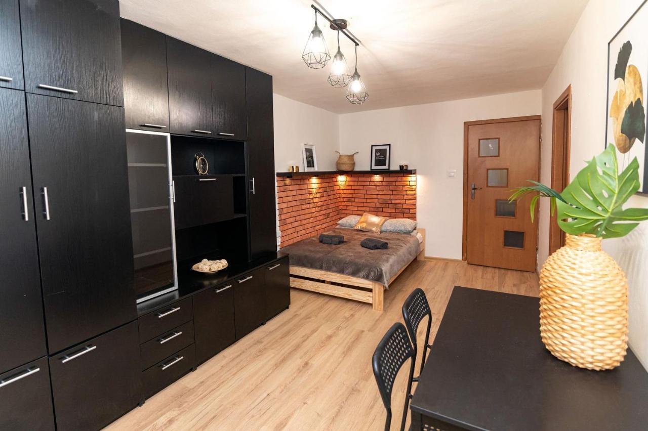 Butas Regem Brazylijska Warsaw